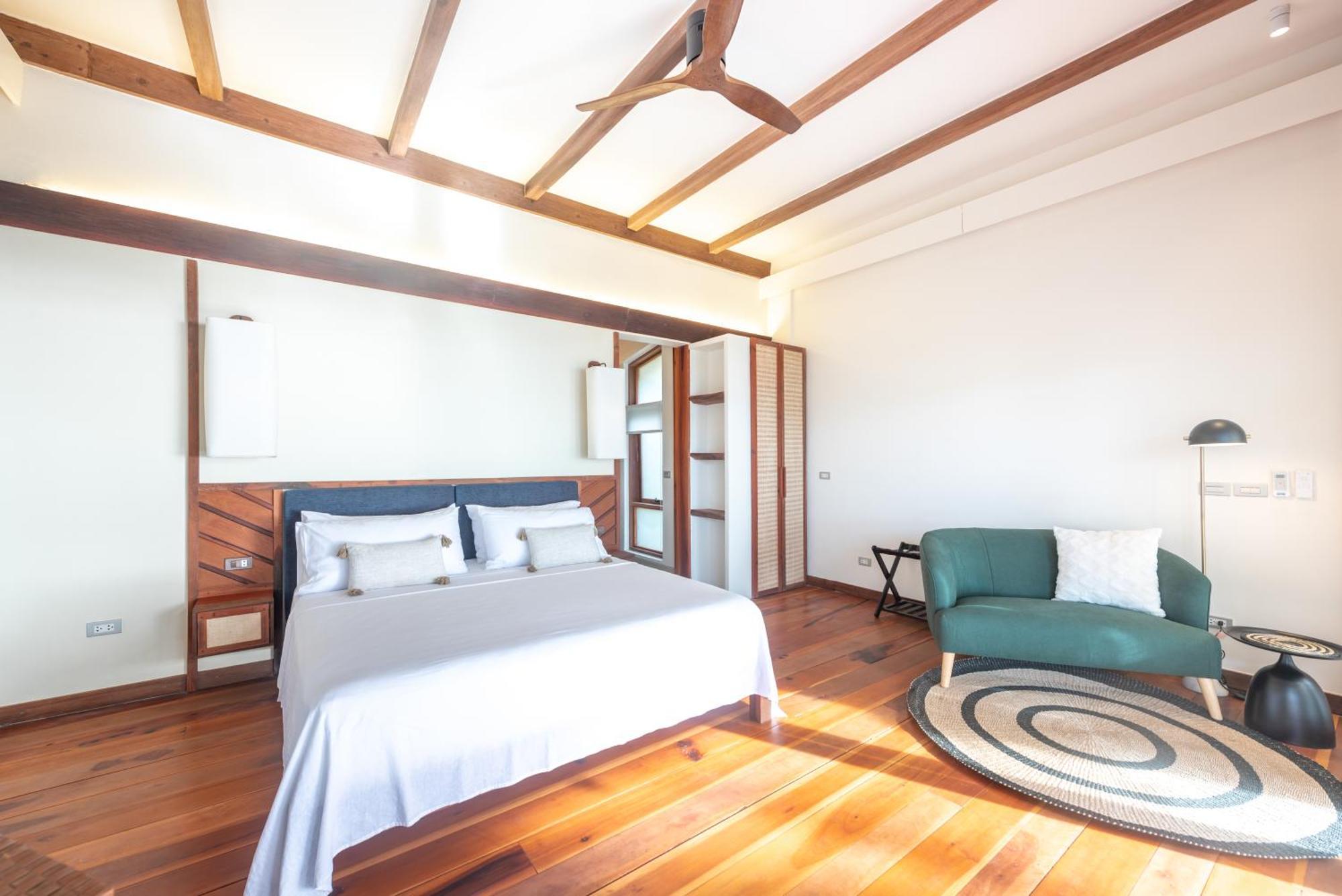 L'Osteria Luxe Beachfront B&B 제너럴 루나 외부 사진